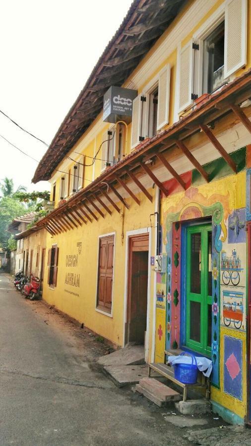 Design Ashram Hostel Kozhikode Bagian luar foto