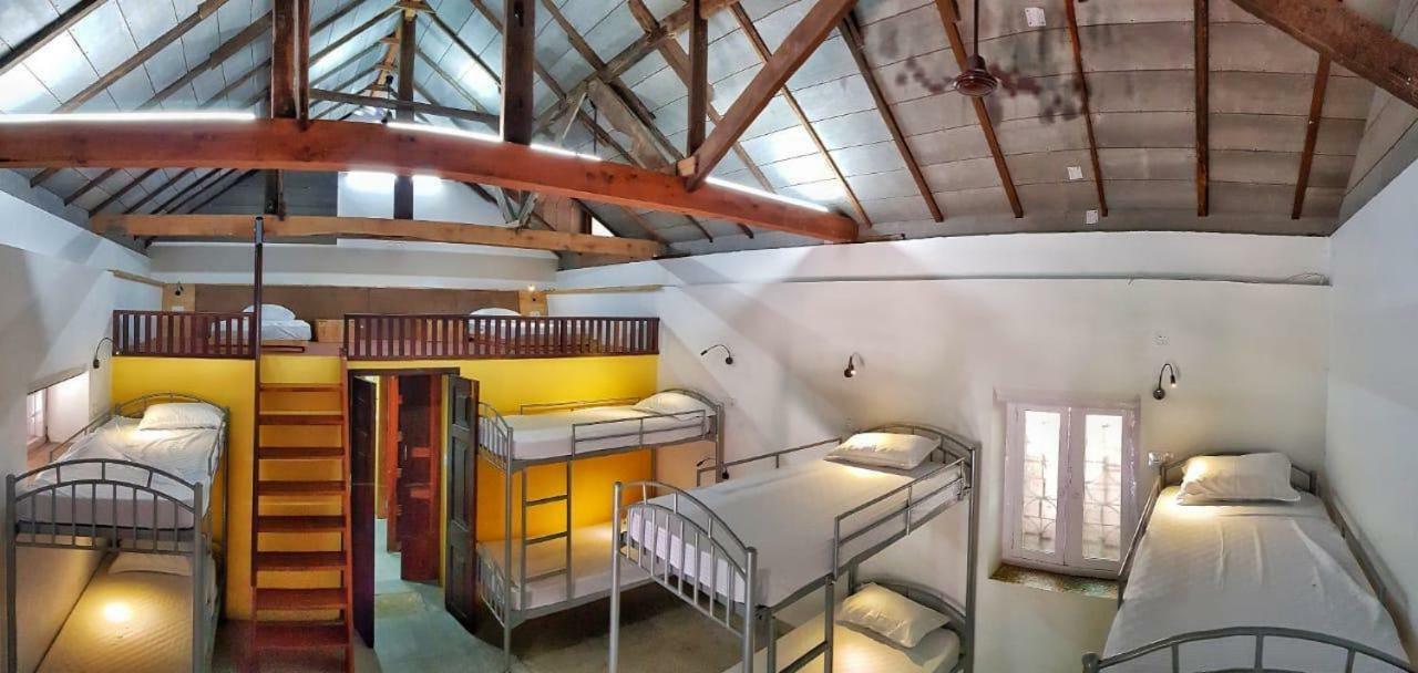Design Ashram Hostel Kozhikode Bagian luar foto